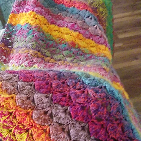 BEAUTIFUL BOHO VIBRANT RAINBOW COLORED HAND CROCHET THROW/BLANKET. 40"×60" - Picture 3 of 5
